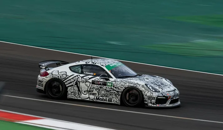 Dramatisk avslutning i Nürburgring 24-timmars ROWE BMW koras segrare efter protest