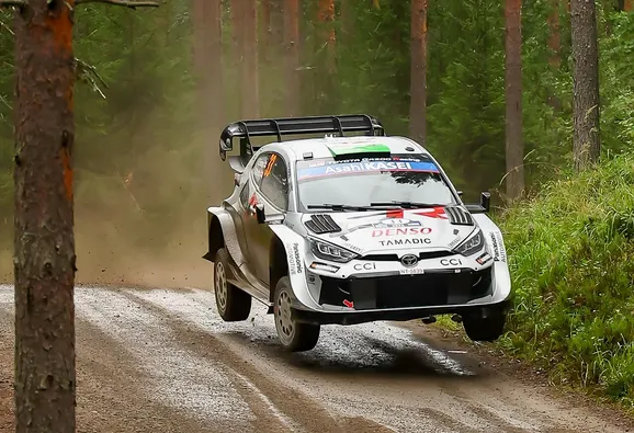 Dramatiska inledningen på rallyt