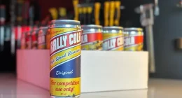 Rally Cola tar plats i Sverige – säljs på ICA, hyllas på folkrace och kritiseras på Youtube